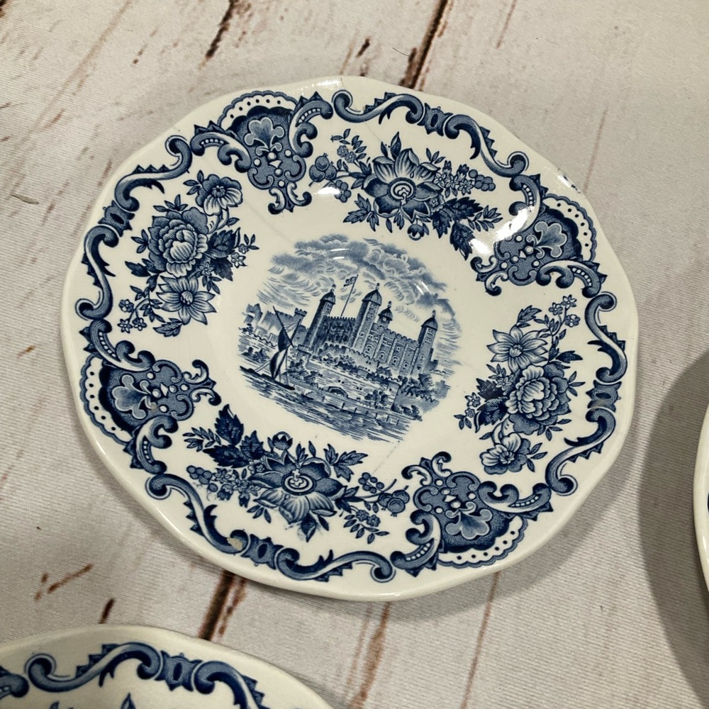 ENOCH WEDGWOOD TUNSTALL BLUE AND WHITE SAUCER ROYAL HOMES OF BRITAIN ENGLAND - Picture 8 of 9